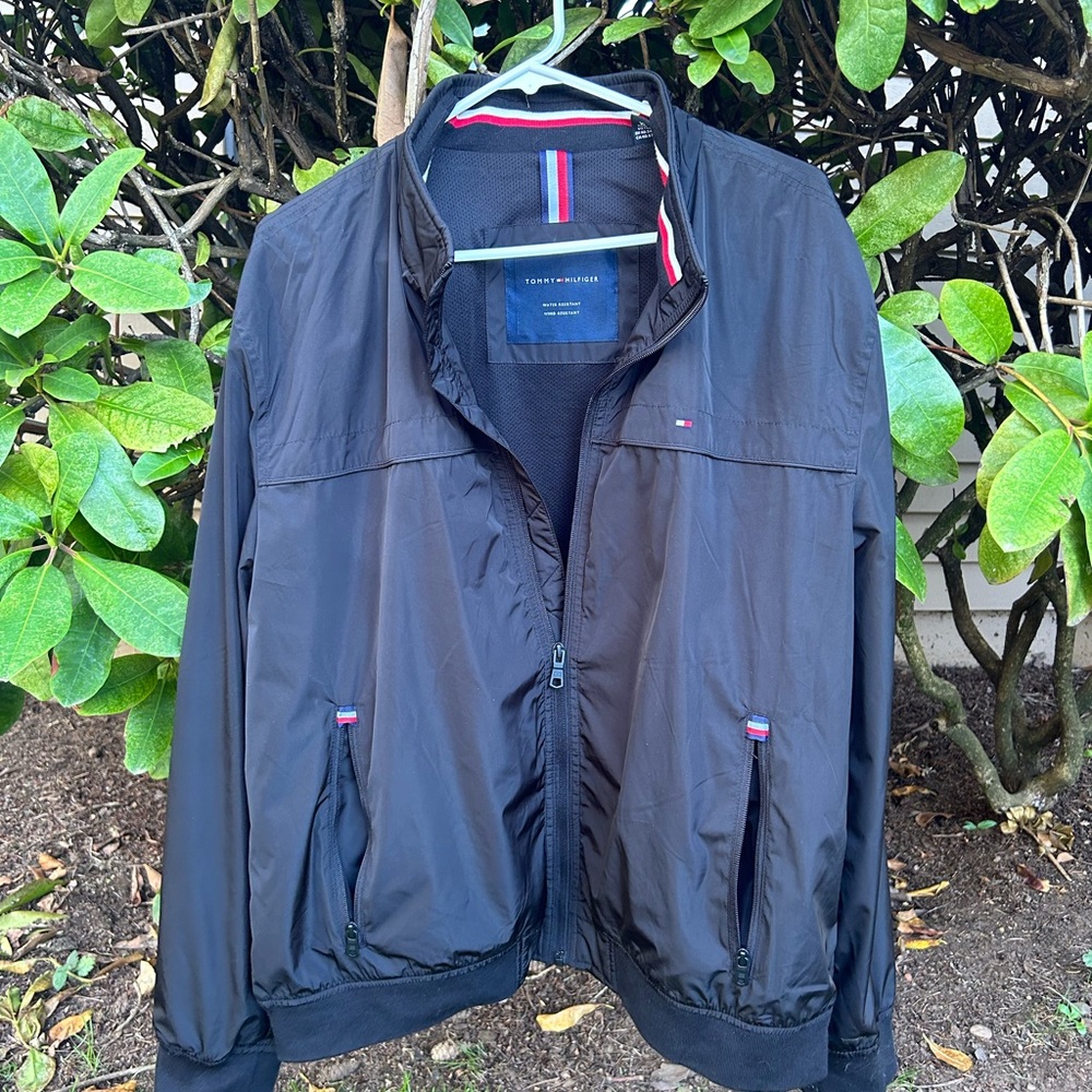 Tommy Hilfiger wind and water resistant jacket Sz XL Black mesh lining